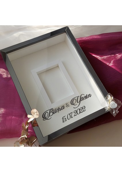 Füme Pleksi Kaplı Fotoğraf Bölümlü Isimli ve Ledli Gül Anı Çerçevesi 30 x 40 cm