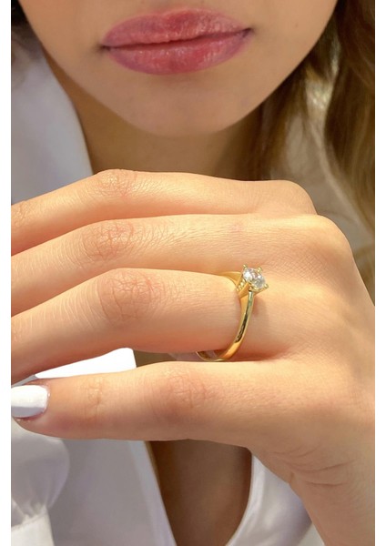 8 Ayar Altın 5 mm Zirkon Tektaş Yüzük