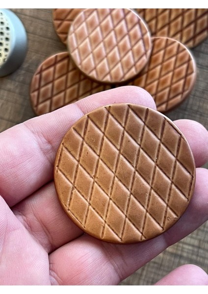 4 cm Çap Kurabiye Şeklinde Iğnelikli Tasarım Düğme