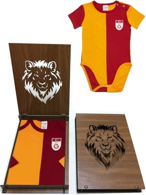 Galatasaray Bebek Metin Oktay Hediye Ahşap Kutulu Forma Zıbın