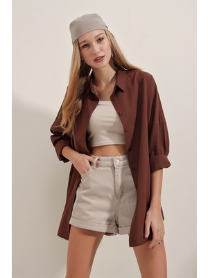 Hazelin Kadın Çikolata Oversize Uzun Basic Gömlek Düz Desenli Günlük Stil %70 Pamuk