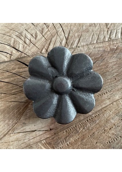 Pirinç Papatya Antik Oksit Kabara Raptiye Kapı Çivisi 5,5cm 1ADET
