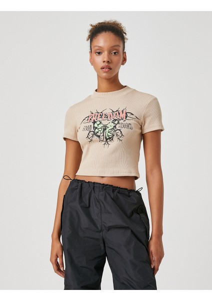 Crop Tişört Dik Yaka Kısa Kollu Baskılı modelleri