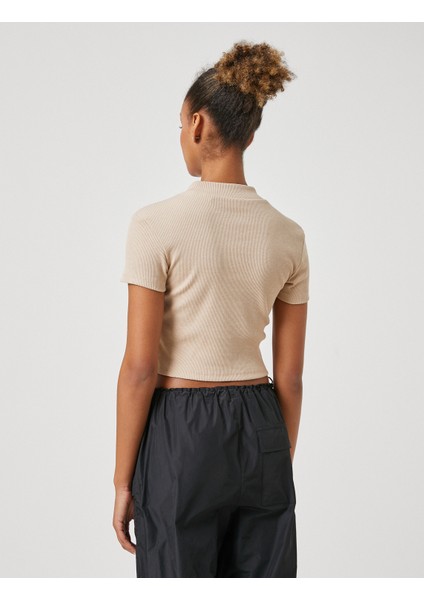 Crop Tişört Dik Yaka Kısa Kollu Baskılı fırsatları