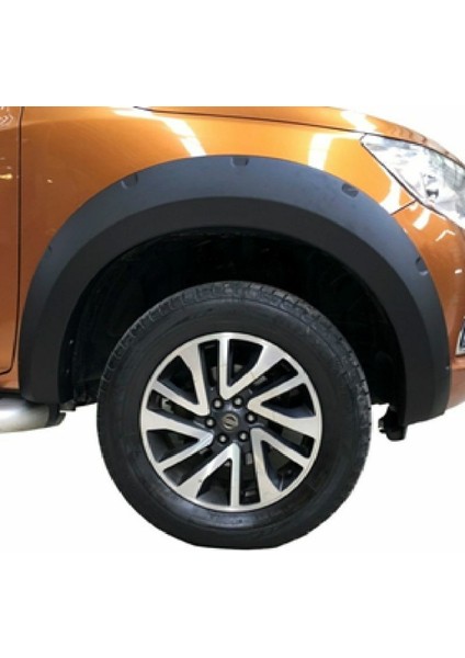 Nissan Navara Çamurluk Kaplama 4.5cm Civatasız Dodik Seti 2012 / 2019