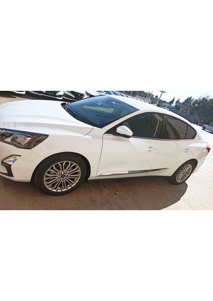Ford Focus 2019+ Kapı Çıtası Piano Black modelleri