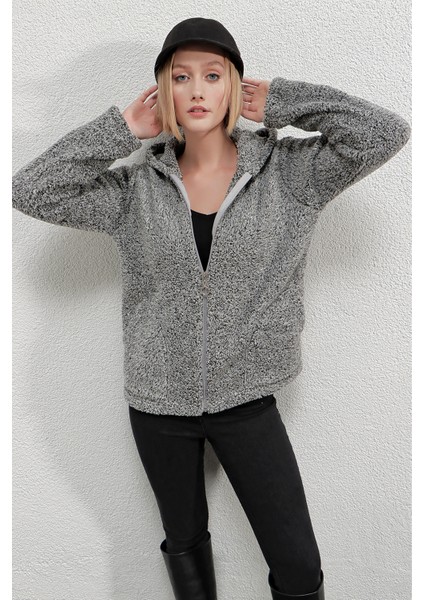 Kadın Welsoft Esnek Kumaş Gri Peluş Yumoş Önü Fermuarlı Kapüşonlu Ceket HZL23W-DSB110081 fırsatları