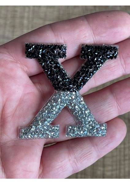 5x5 cm x Harfli Taşlı Siyah Beyaz Ütü Ile Yapışan Aplike Arma Yama