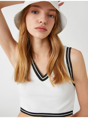 Koton Crop Atlet V Yaka Ribanalı Şerit Detaylı