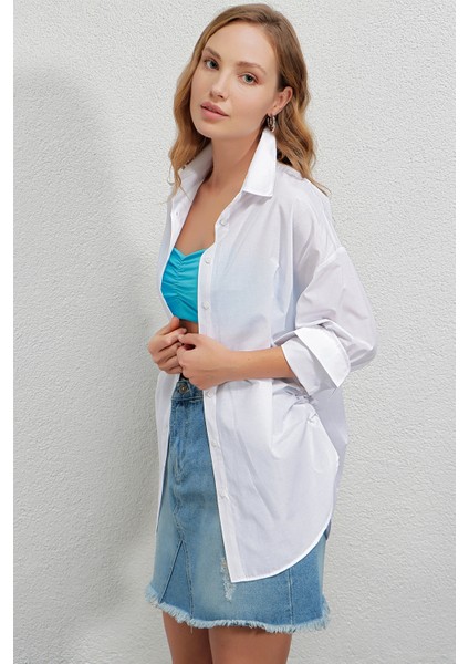 Kadın Beyaz Oversize Yandan Yırtmaçlı Ip Büzgülü Gömlek HZL23W-BD1201321 fırsatları