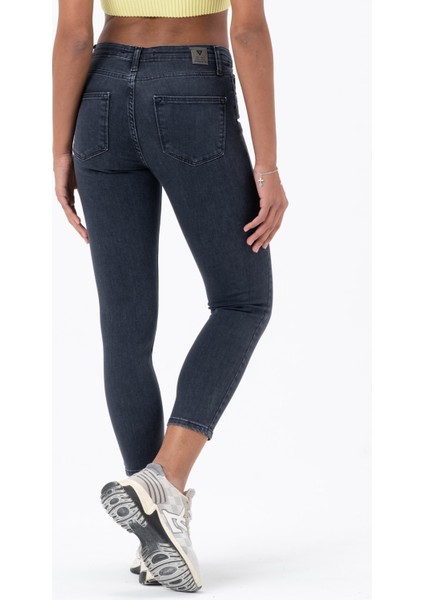 Kadın Normal Bel, Arka Yüksek Bel Full Likralı Slim Mom Jeans Dar Kesim Kot Pantolon