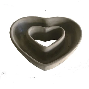 Minia Bahçe Kalp Şeklinde Beton Saksı