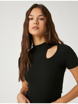 Koton Crop Tişört Pencere Detaylı Dik Yaka Kısa Kollu