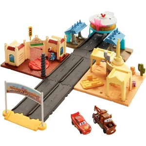 Disney ve Pixar Cars Radiator Springs Oyun Seti HGV68