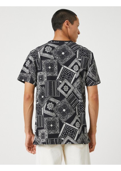 Şal Desenli Tişört Bisiklet Yaka Kısa Kollu fırsatları