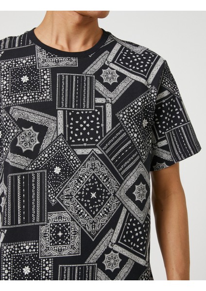 Şal Desenli Tişört Bisiklet Yaka Kısa Kollu indirimleri