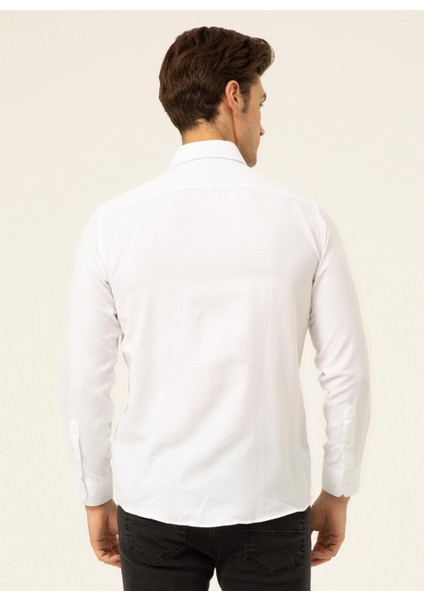 Klasik Yaka Armürlü Beyaz Erkek Gömlek GM2025000204 modelleri