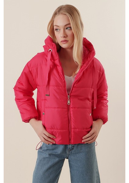 Kadın Canlı Pembe Kapüşonlu Bel Büzgülü Şişme Mont HZL22W-BD151171 fiyatları