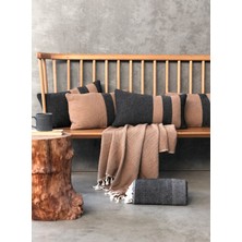 Wool Cocoon Yünlü Kırlent Kılıfı Deve Tüyü / Siyah 30x50