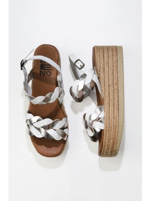 Bueno Shoes Bej Beyaz Parlak Deri Kadın Dolgu Topuklu Espadril Sandalet