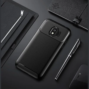 Samsung Galaxy J4 2018 Kılıf Çizgi Detaylı Silikon Kılıf Siyah