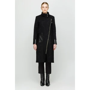 Verev Kapamalı Lazer Desen Detaylı Kaban  Siyah