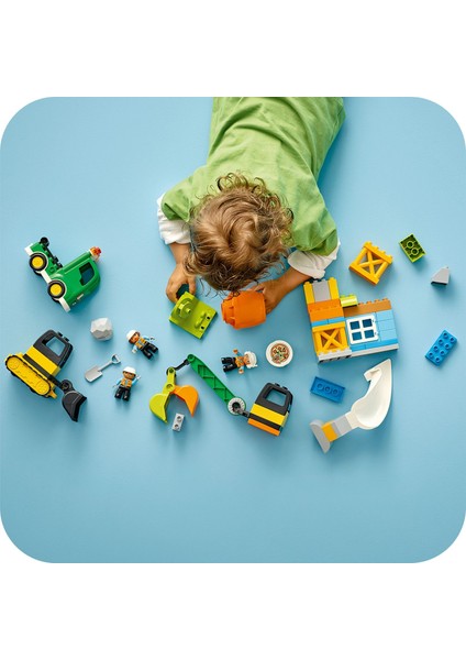 ® DUPLO® Kasabası İnşaat Sahası 10990 - 2 Yaş ve Üzeri için Eğitici Oyuncak Yapım Seti (61 Parça)