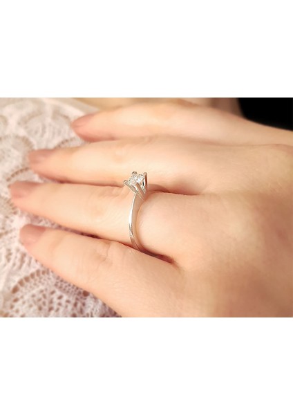 F Renk 0,31 Karat Pırlanta Tektaş Yüzük 0404R0098 fırsatları