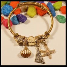 Family Takı PAN-027_ Zirkon Taşlı Deniz Yıldızı Temalı Charmlı Gold Renk Paslanmaz ve Kararmaz Çelik Bileklik