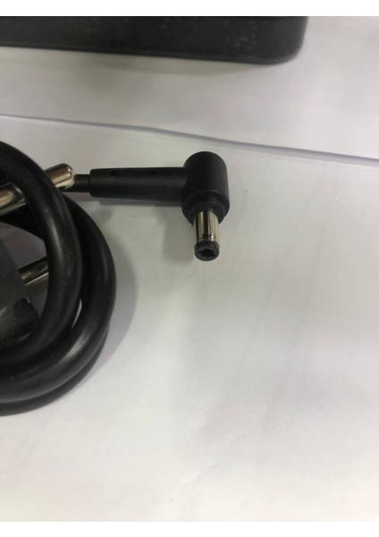 19 Volt 6.32 Amper 5.5-2.5 mm Standart Uçlu Adaptör