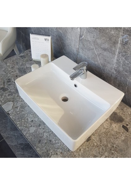 GÜRAL VİT NOVA SLİM KENAR MOBİLYA ÜSTÜ DİKDÖRTGEN LAVABO-BATARYA DELİKLİ 42*52 cm NO48MUL01