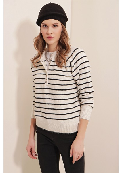 15808 Düğmeli Kazak - Beyaz fiyatları