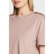 Guess Logo Bantlı  Pamuk Bisiklet Yaka Relaxed Fit Britney T Shirt Bayan T Shirt V3RI08I3Z14 G4Q9