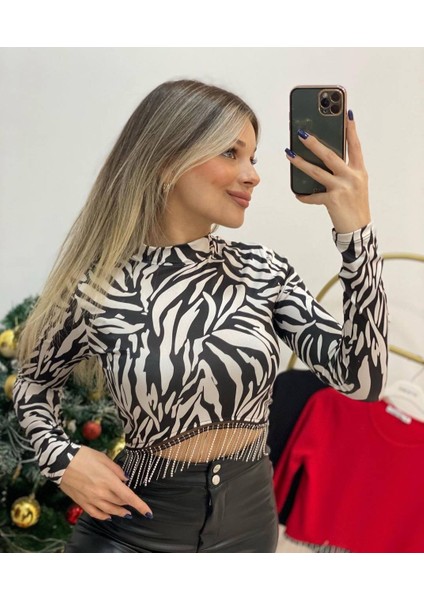 Zebra Desenli Taş ve Zincir Detaylı Crop Bluz