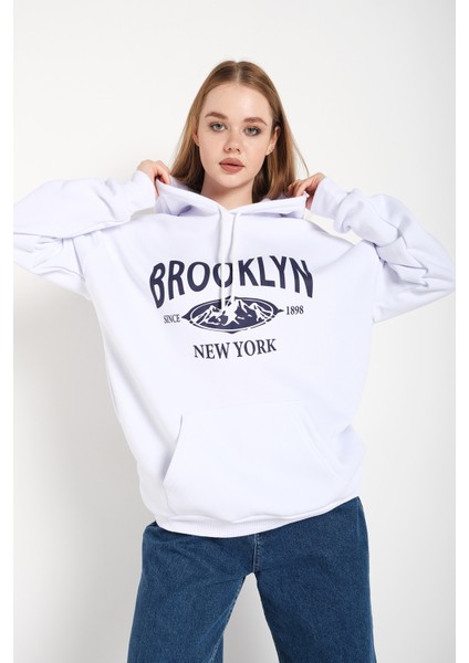 Kadın Brooklyn Dağ Baskılı Kapüşonlu Oversize Sweatshirt fiyatları