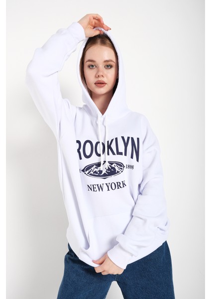 Kadın Brooklyn Dağ Baskılı Kapüşonlu Oversize Sweatshirt modelleri