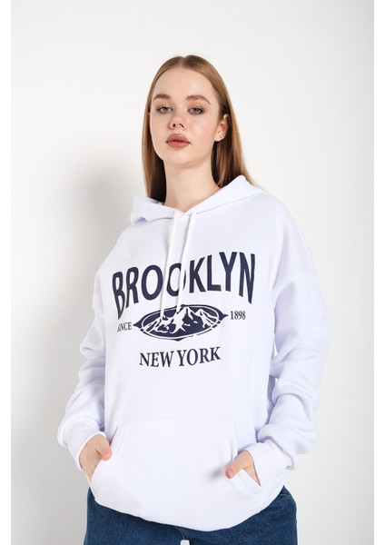 Kadın Brooklyn Dağ Baskılı Kapüşonlu Oversize Sweatshirt fırsatları