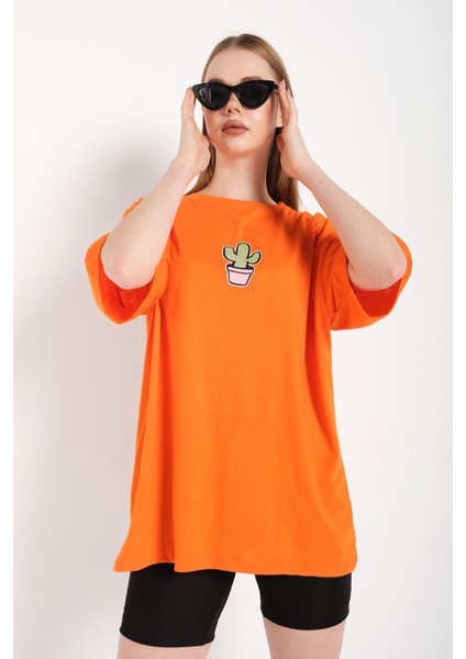 Kadın Cactus Logo Baskılı Oversize T-Shirt fiyatları