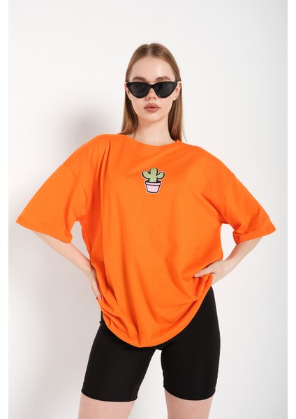 Kadın Cactus Logo Baskılı Oversize T-Shirt modelleri