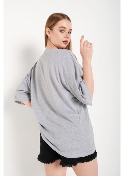 Kadın Bugs Bunny Logo Baskılı Oversize T-Shirt fırsatları