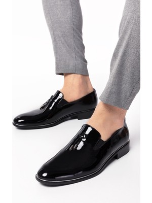 Maximoda Rugan Klasik Erkek Ayakkabı Siyah Parlak Malzeme ile Şık ve Rahat Tasarım