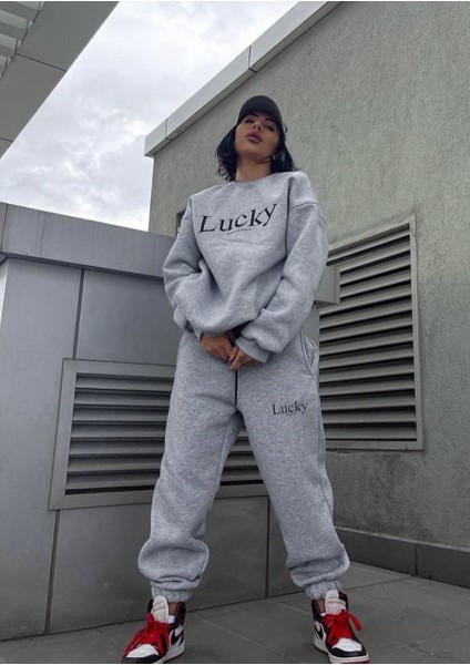 Özel Tasarım Lucky Baskılı %100 Pamuk Tam Kışlık Oversize Modern Kadın Eşofman Takımı modelleri