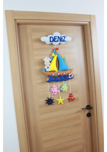 Deniz Isimli Kahve Denizci Erkek Bebek Kapı Süsü