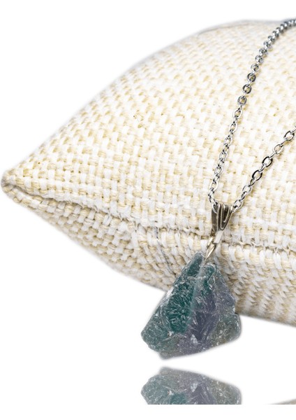 Sertifikalı Ham Işlenmemiş Florit Taşı Kolye