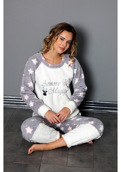 Desenli Tam Peluş Kışlık Yılbaşı Kadın Pijama Takımı fiyatları