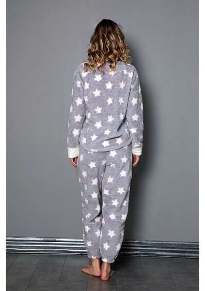 Desenli Tam Peluş Kışlık Yılbaşı Kadın Pijama Takımı modelleri