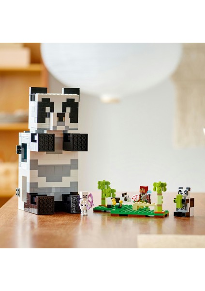 ® Minecraft Panda Barınağı 21245 - 8 Yaş ve Üzeri Çocuklar Için Panda Gibi Görünen ve Hareket Eden Oyuncak Yapım Seti (553 Parça)