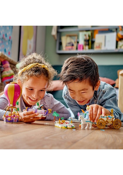 ® | Disney Prensesin Büyülü Yolculuğu 43216 - 6 Yaş ve Üzeri Çocuk Çocuklar İçin Rapunzel, Yasemin ve Sindirella Minifigürü İçeren Eğlenceli Oyunlar Sunan Yaratıcı Oyuncak Yapım Seti (320 Parça)