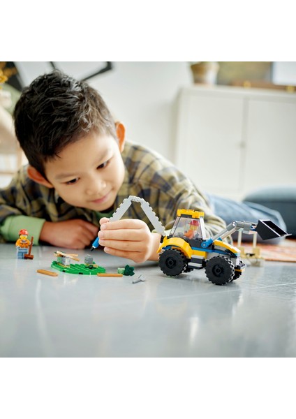 City İnşaat Kazıcısı 60385 5 Yaş ve Üzeri Çocuklar için 2 Minifigürlü Kişiselleştirilebilir İnşaat Araçlı Oyuncak Yapım Seti (148 Parça)