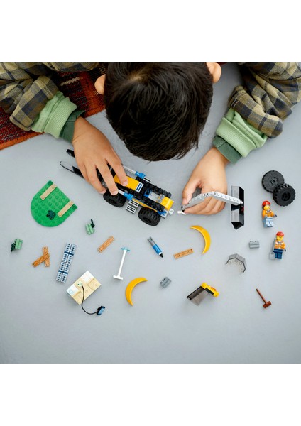 City İnşaat Kazıcısı 60385 5 Yaş ve Üzeri Çocuklar için 2 Minifigürlü Kişiselleştirilebilir İnşaat Araçlı Oyuncak Yapım Seti (148 Parça)